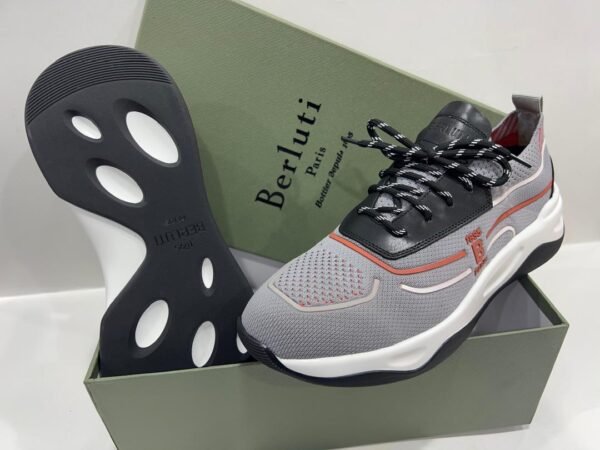 Sneaker
